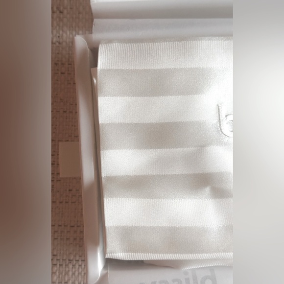 Blissy 22-Momme 100% Mulberry Silk Pillowcase White Striped Queen Size 20"x 30” - Picture 6 of 8